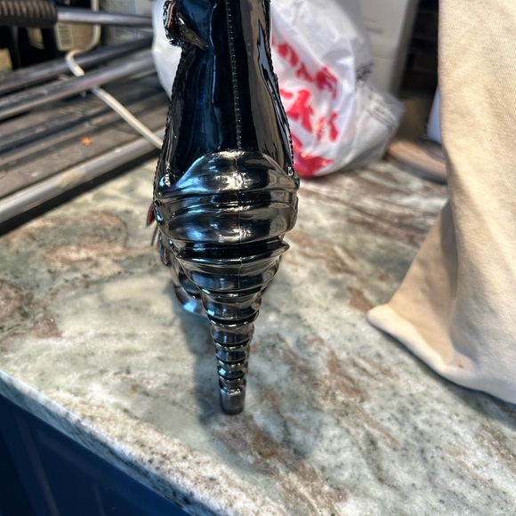 spikes skulls Hades Crimson 5 Inch Chrome plated spinal heel. 6 adjustable flame - Picture 8 of 9